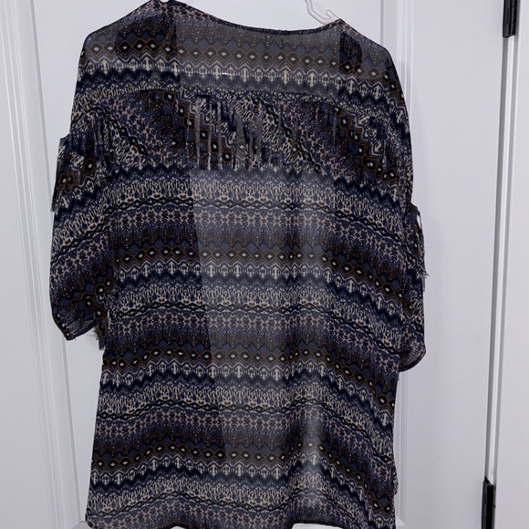 Gimmicks by BKE short sleeve cover up. Size small. Purchased at Buckle. - Picture 3 of 5